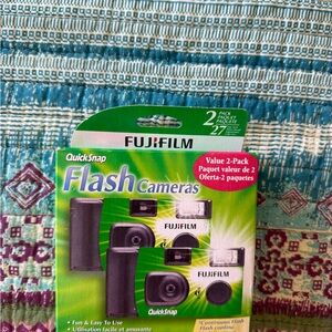 New in box Fujifilm QuickSnap Flash Cameras - Green and Black 2-Pack